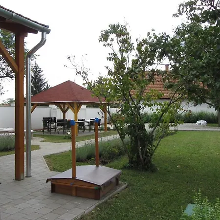 Guest house Thermalia Vendeghazak - Tulipan Kaba